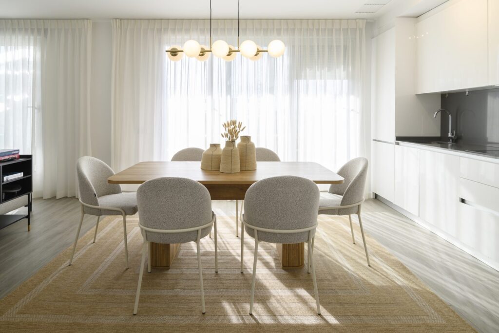 Comedor del proyecto Lumea · interiorismo en Marbella por Génesis Ramírez