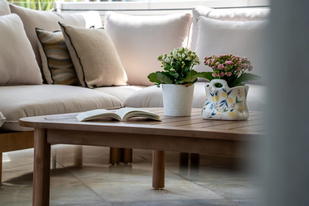 Detalle del salón del proyecto Serenia · interiorismo en Marbella por Génesis Ramírez
