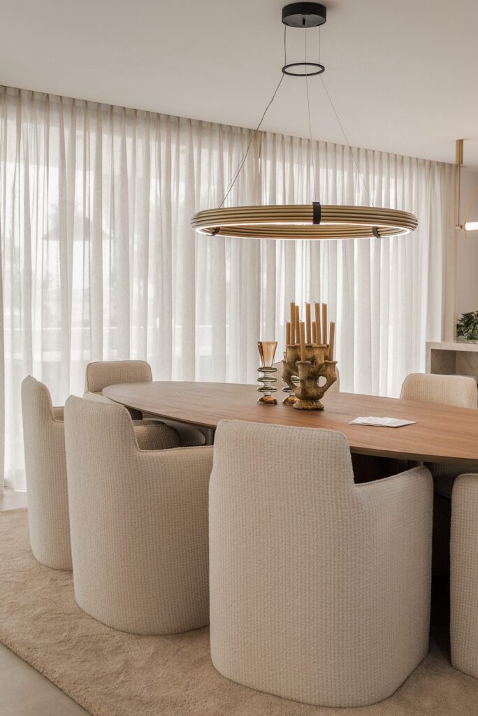 Comedor del proyecto Villa Gardenia · interiorismo en Marbella por Génesis Ramírez